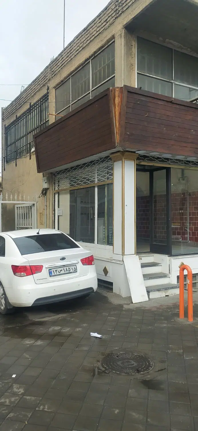 مغازه دو نبش آبرسان بر خیابان