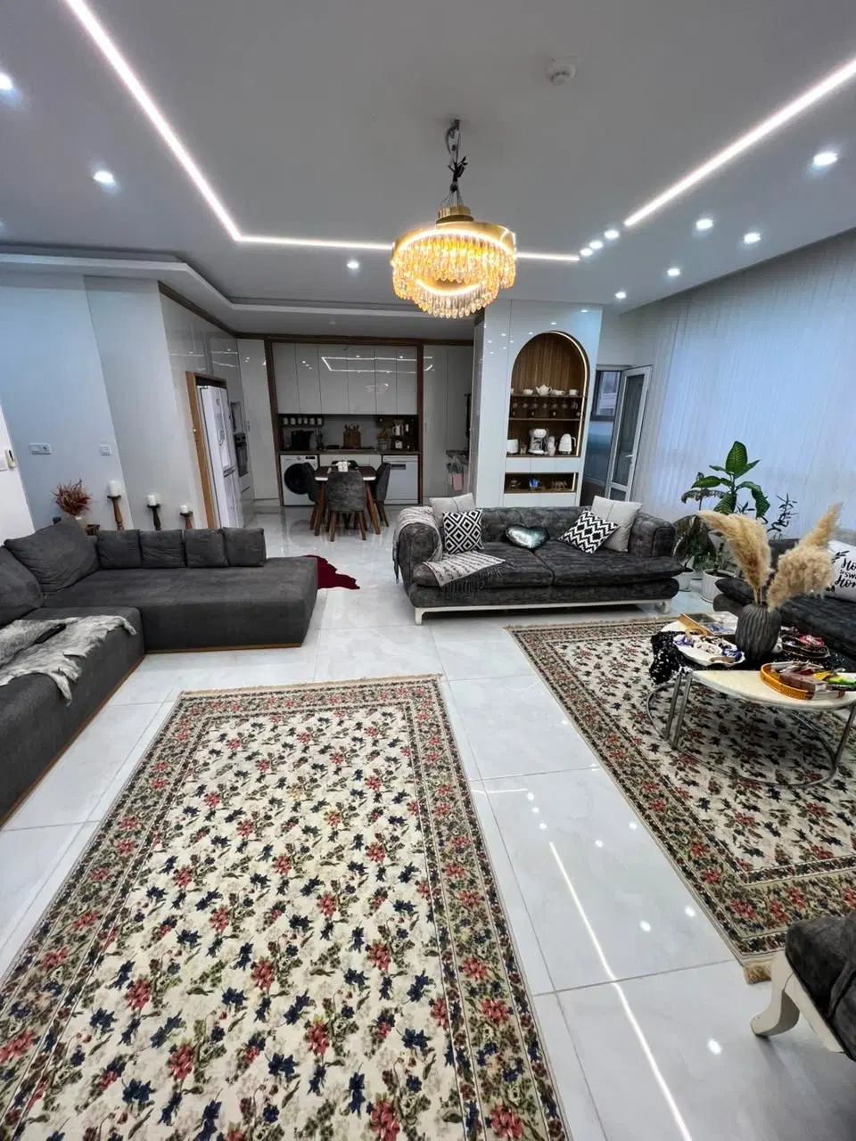 ۱۶۰متری سه  خوابه  خ حکمت
