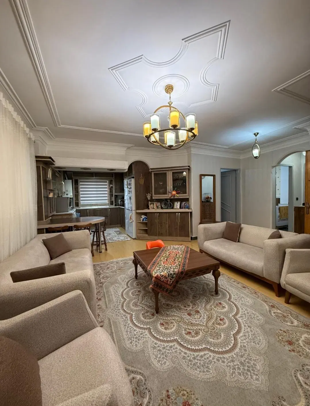 گلسار_ ۸۱ متر_ خوش نقشه_ پارکینگ اختصاصی_دوبر