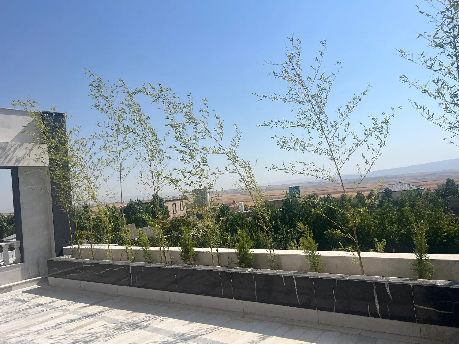 باغچه ابپرده دارای اب و‌ برق