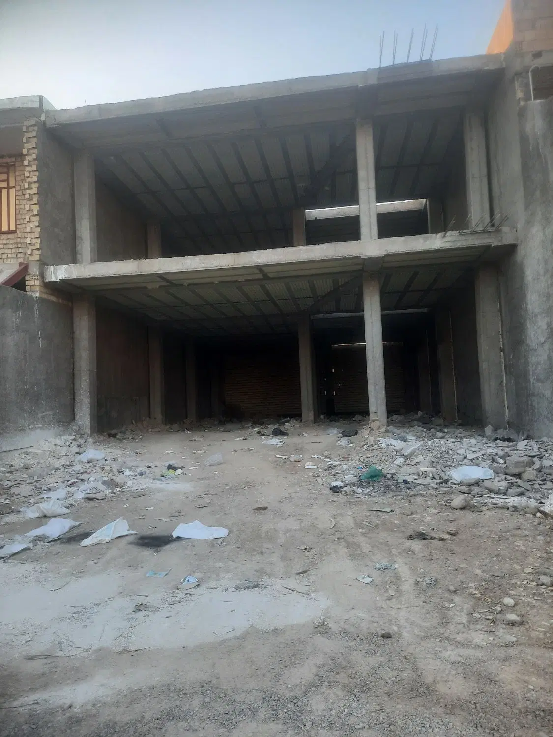 فروش خانه نیمه کاره ۲۱۱ متری