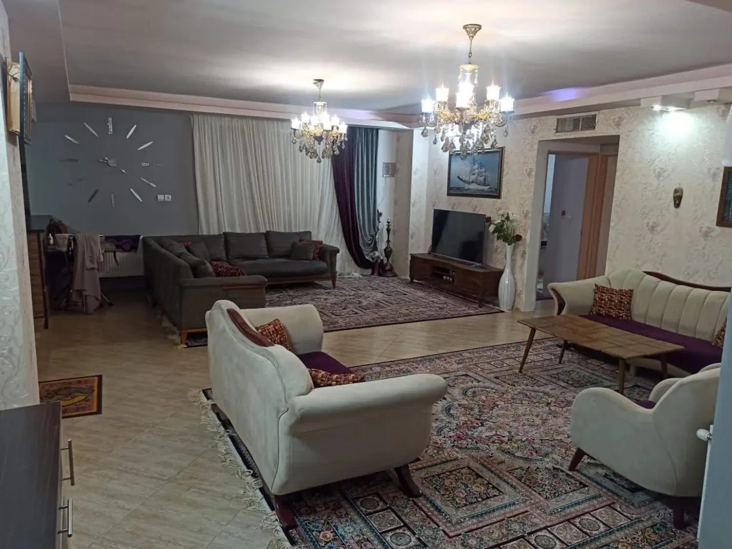 آپارتمان ۱۱۰متری  حاشیه خیابان اصلی