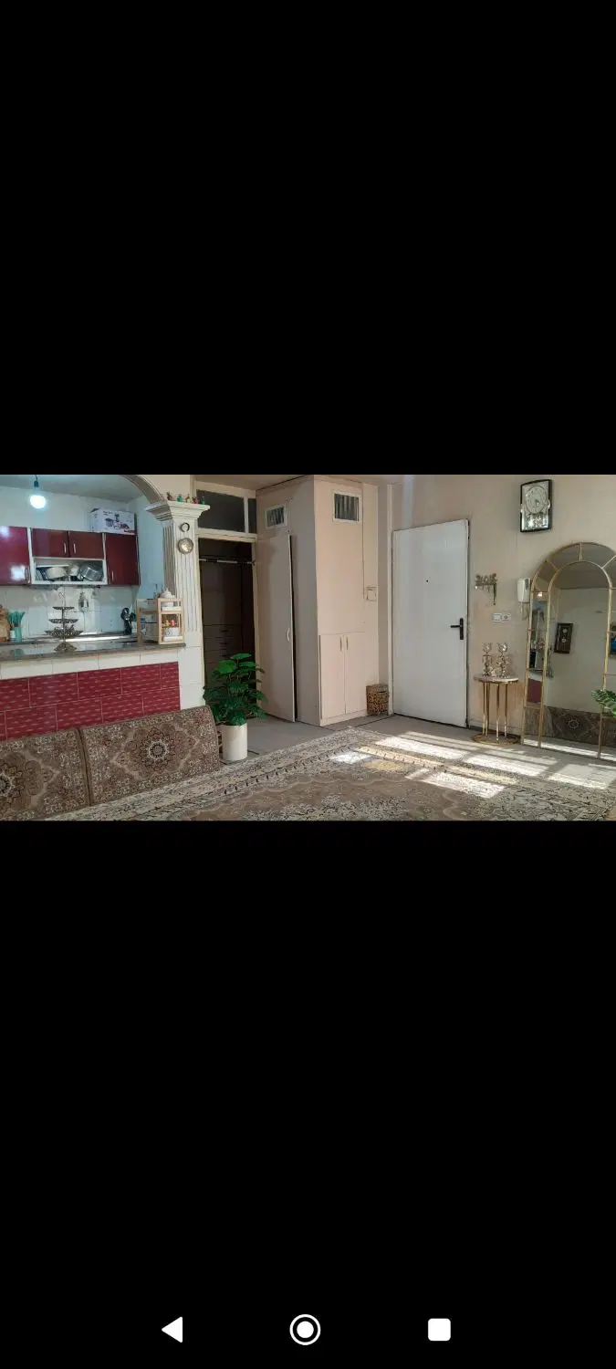 واحد 50 متر طبقه چهارم رو همکف شیک وتمیز