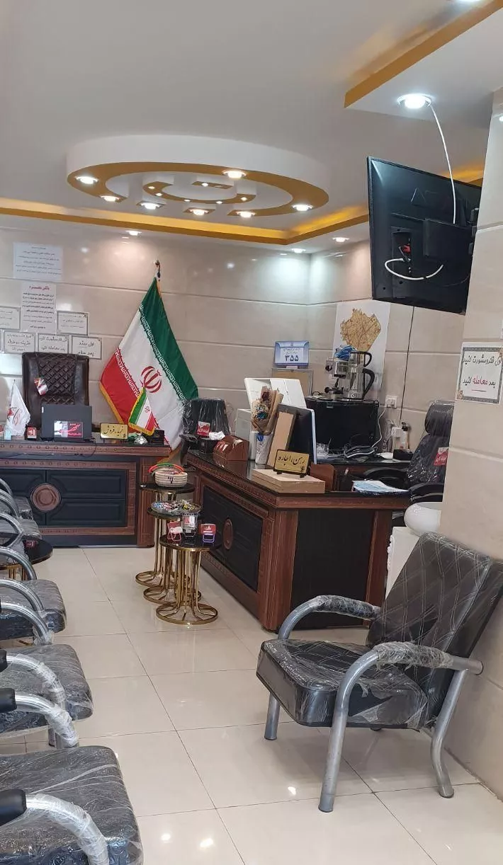 فروش مغازه ۴۰ متری دو طبقه زیر بنا ۸۰ متر