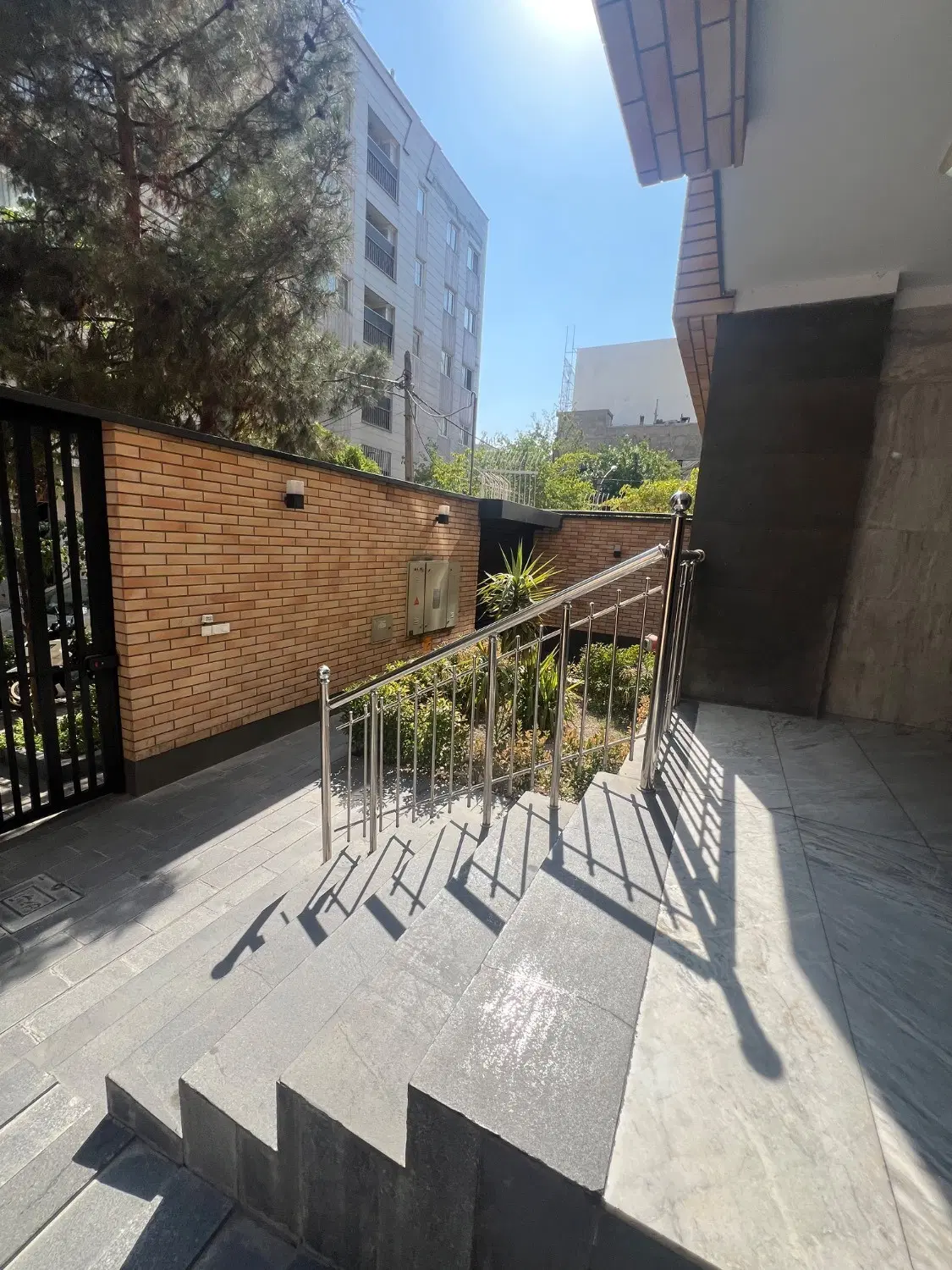 آپارتمان ۸۲ متری خیابان مهر نارمک