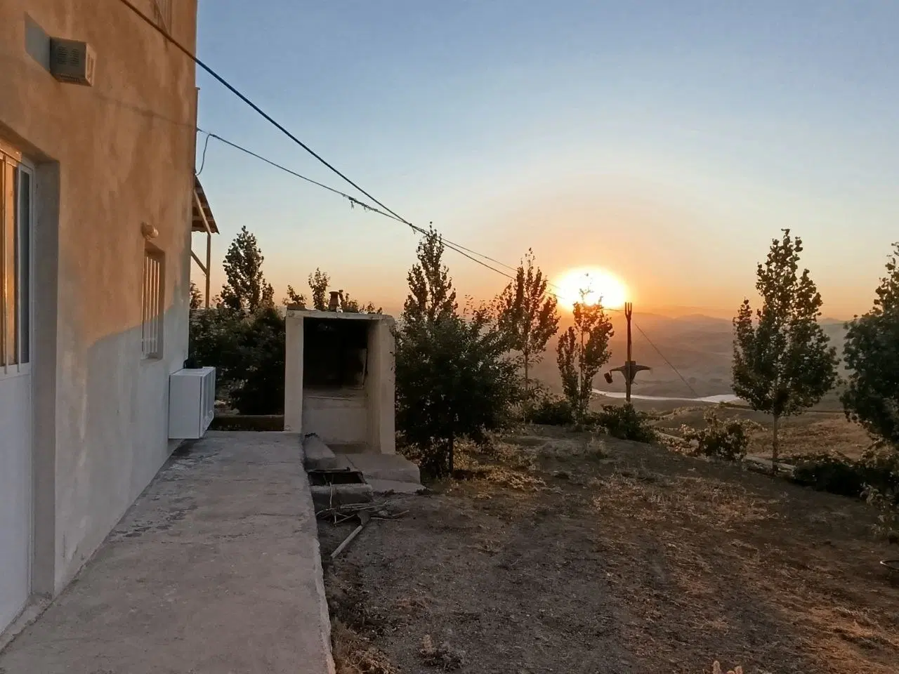 باغ ۱۳ هکتاری با اسناد تک‌برگ و امکانات