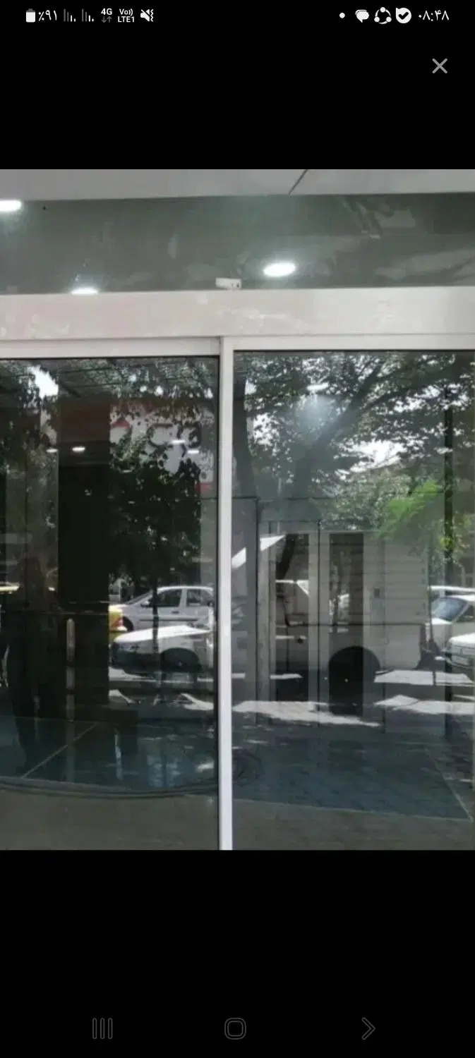 مغازه بر خیابان پیروزی