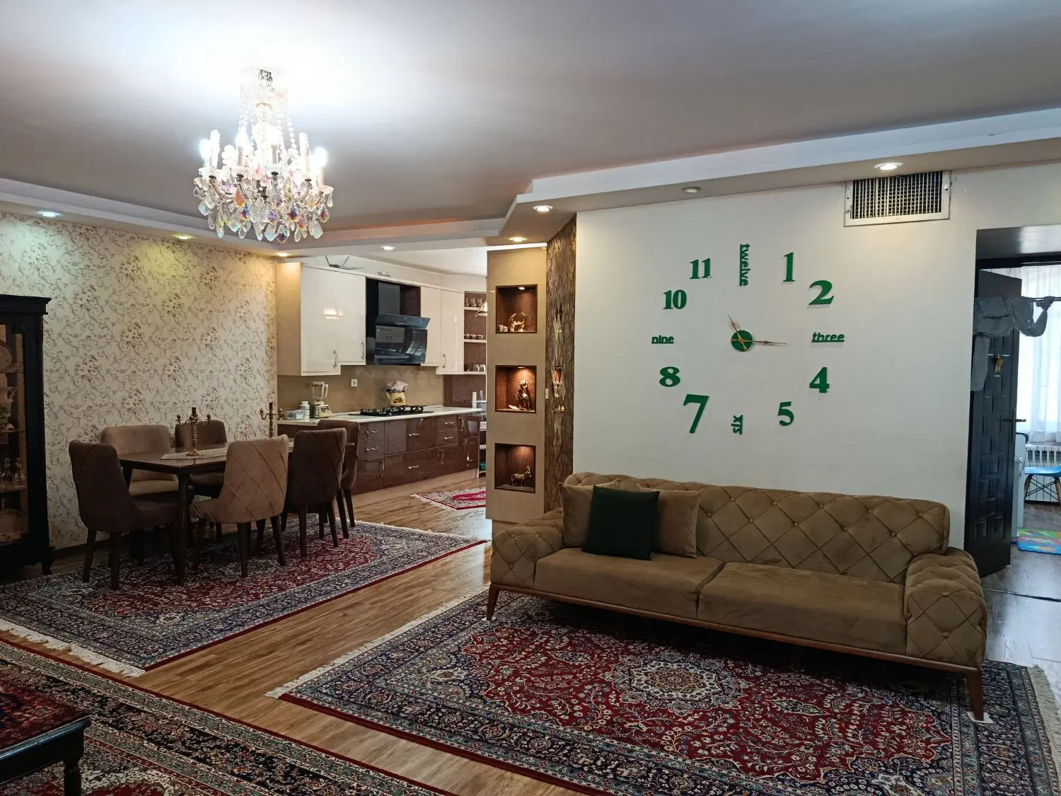 ۸۸ متر فول دیزاین بر خیابان وزوایی
