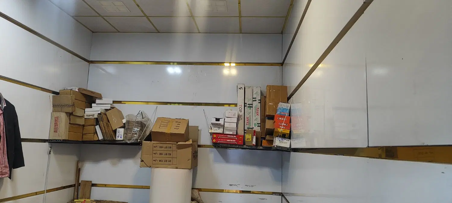 مغازه روبروی مسجد جامع عقب نشینی عریض از خیابان