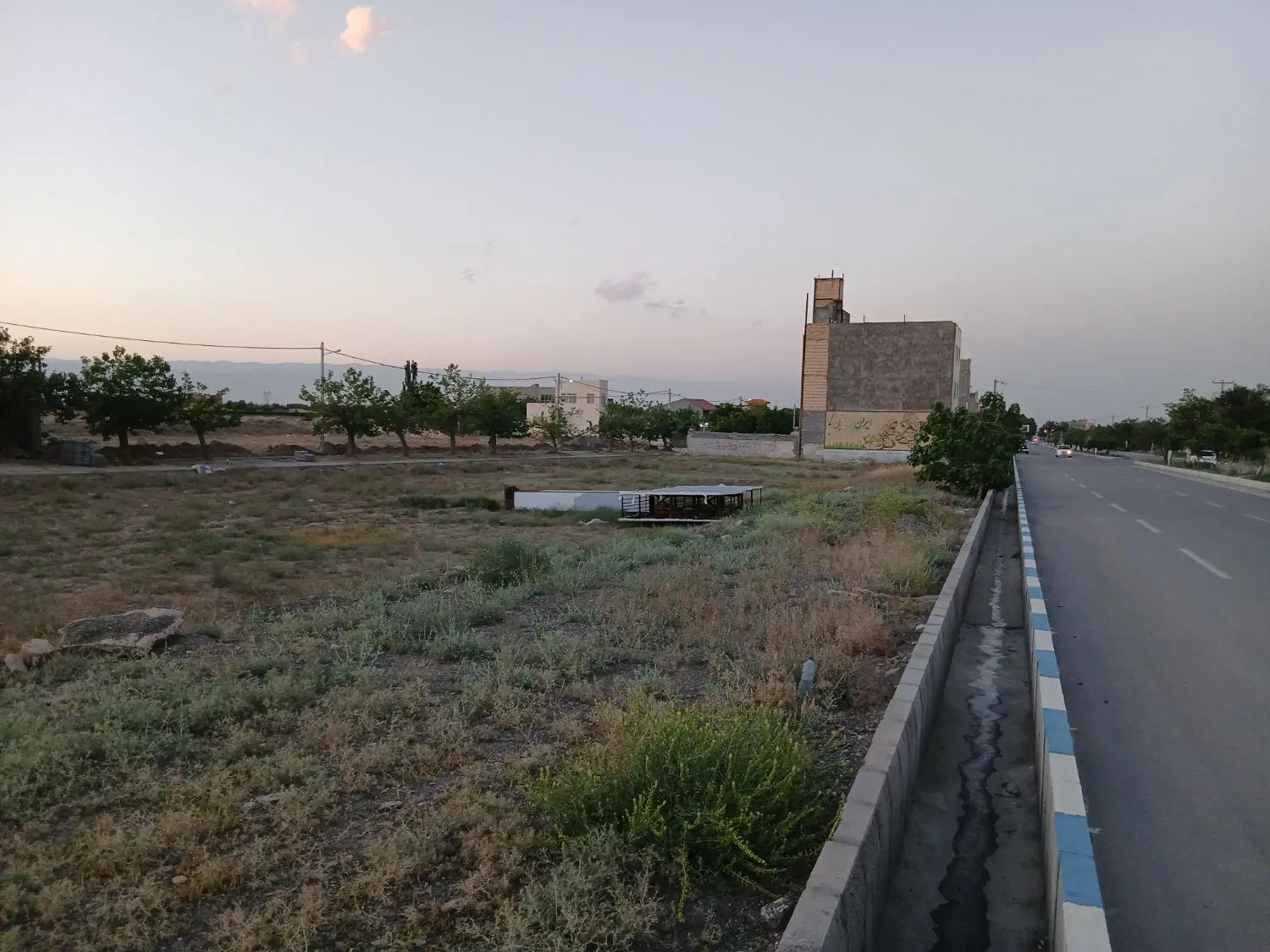 زمین گلمکان ۴۰۰ متری حاشیه