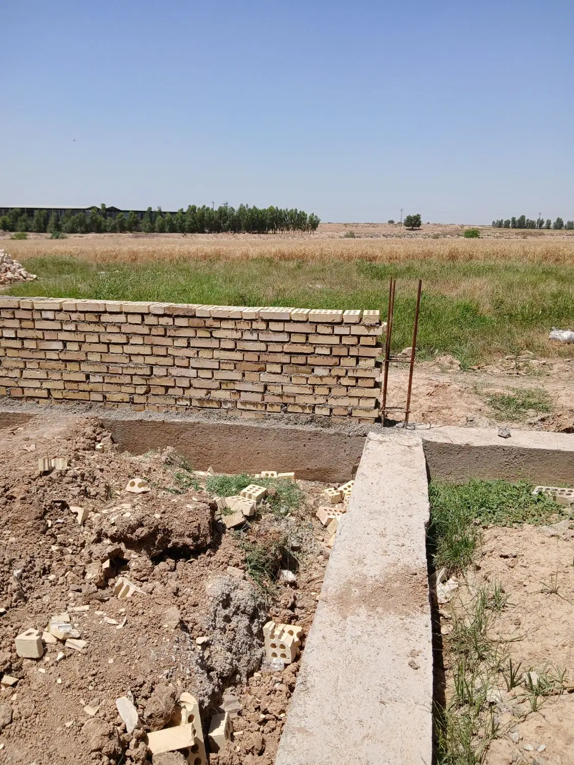 ساختمان نیمه کاره