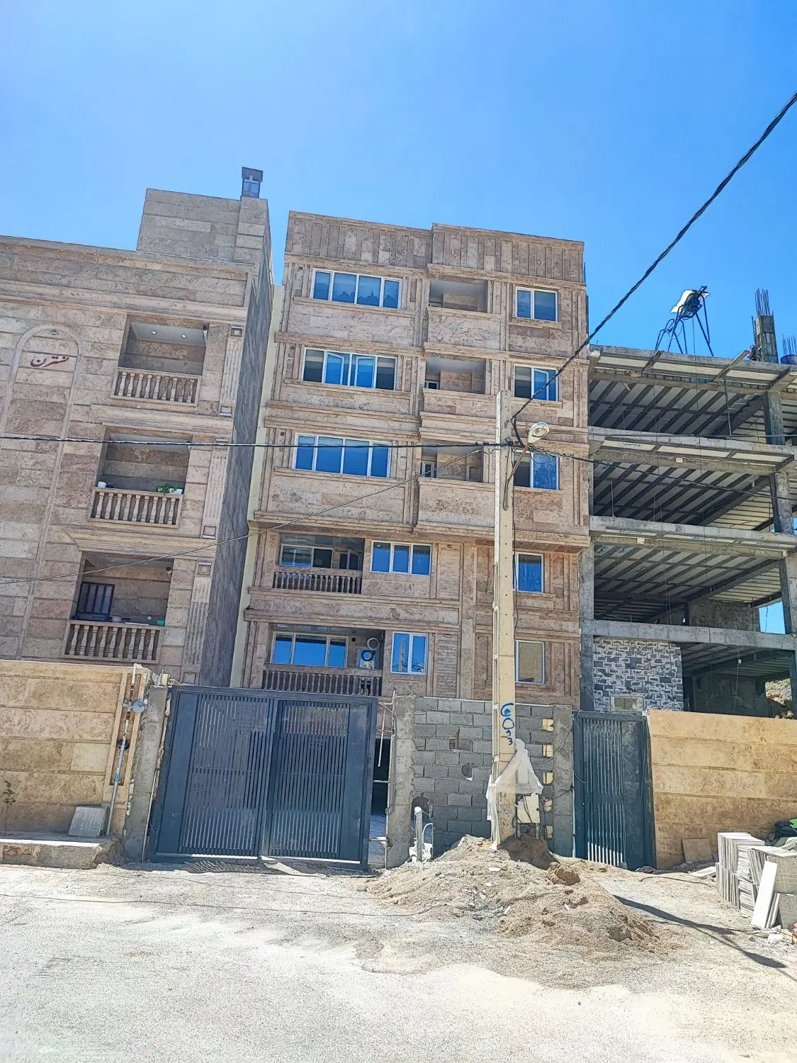 فروش فوری زمین با فابلیت ساخت ۵ سقف