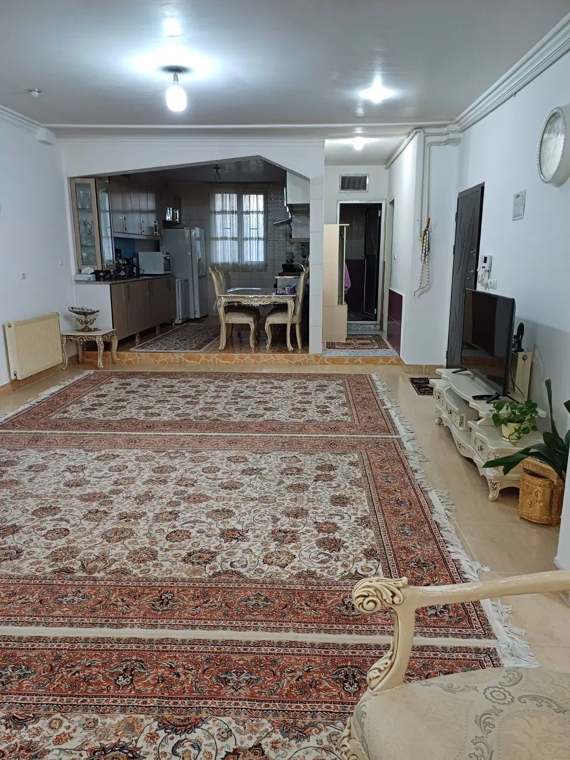 اجاره طبقه دوم آپارتمان۱۳۰متر