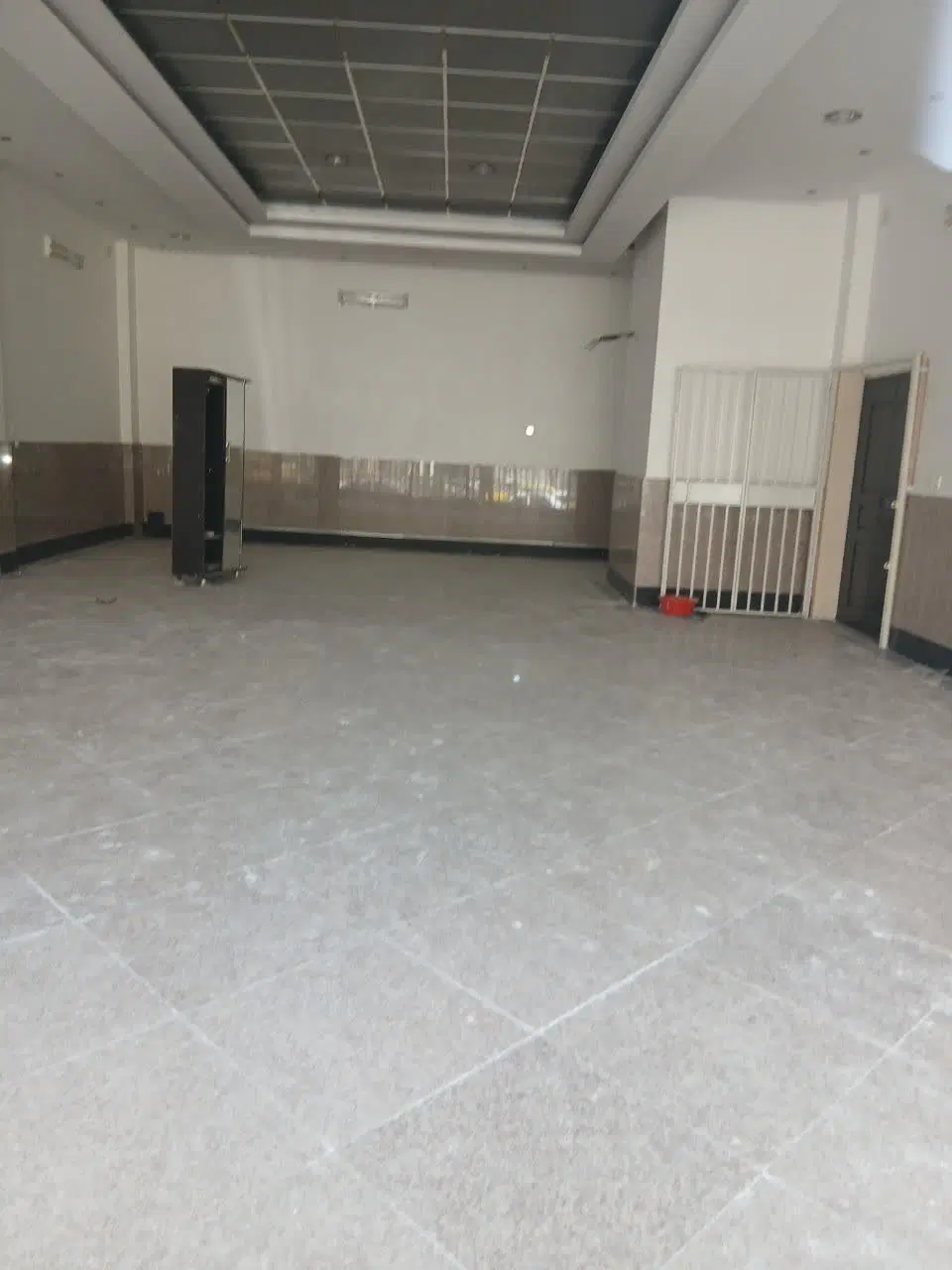 مغازه ۱۲۰متری(ده متر بر) دو دهنه در قائم مقام