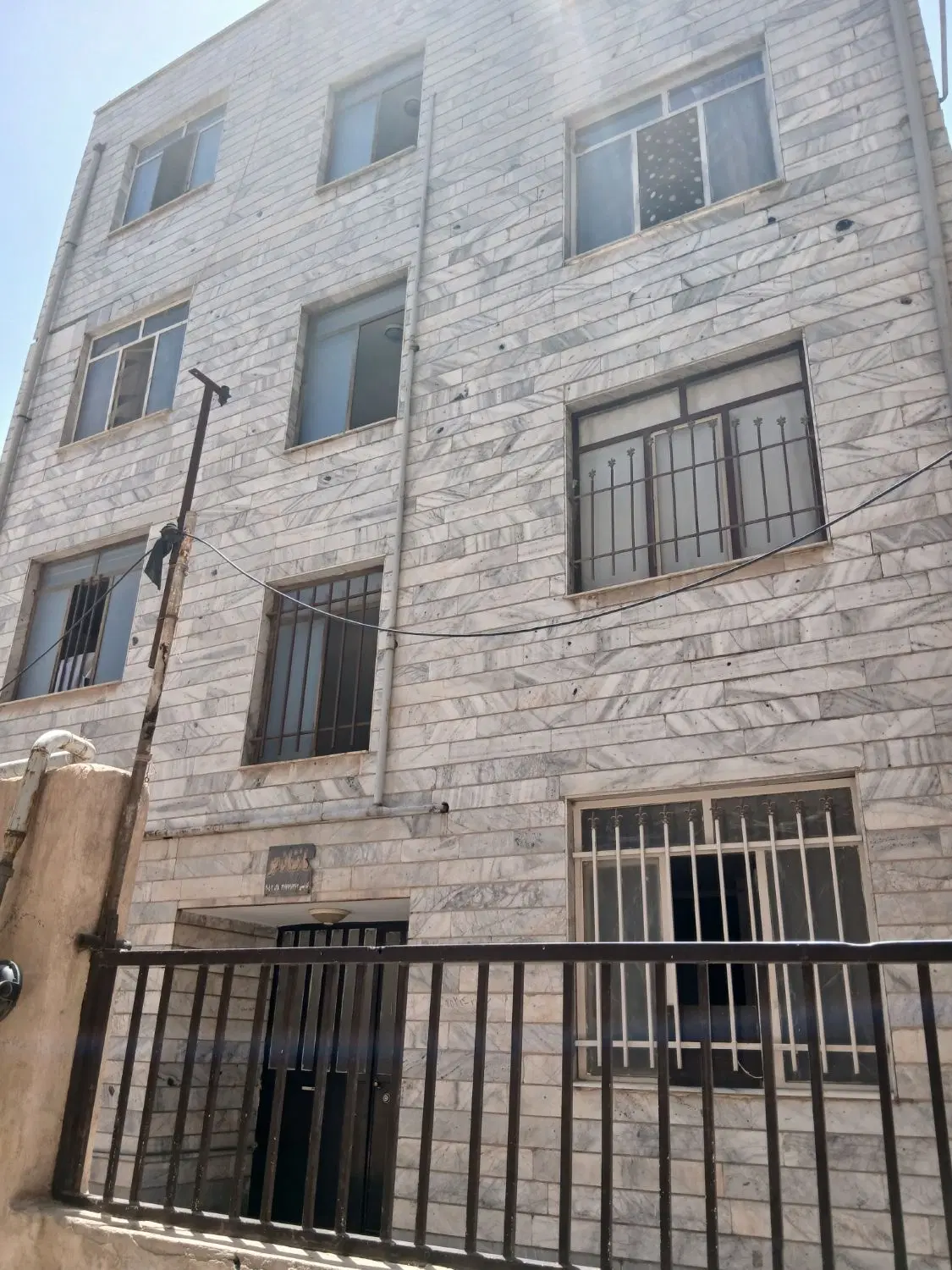 260 ملیون رهن کامل .. طبقه اول .. حیاط مشترک