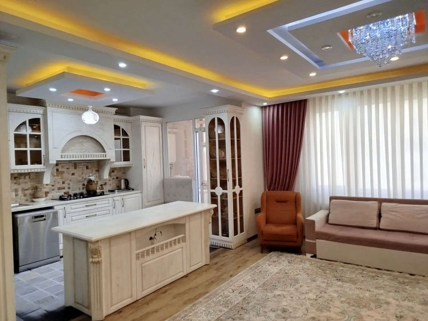 فروش آپارتمان سنددار حدود ۱۰۰ متر شیک در هنرور ۱