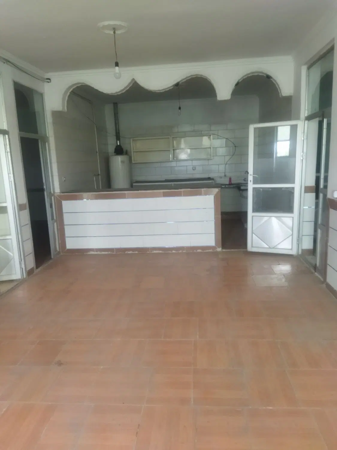 اجاره طبقه دوم خیابان باهنر برای دفتری