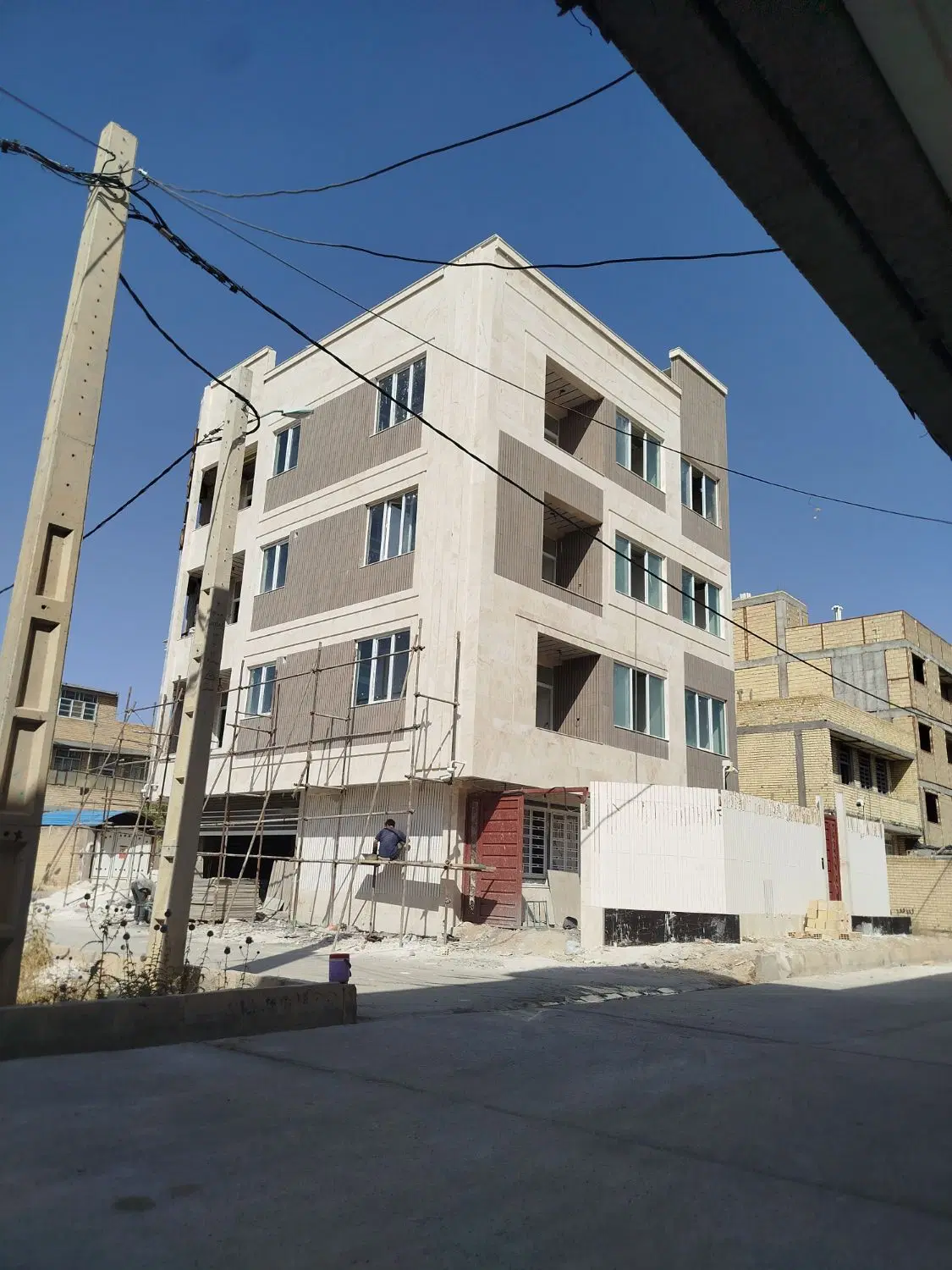 خونه ویلایی فروشی ۴ طبقه تک واحدی