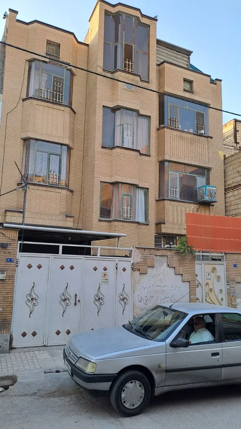 سه طبقه ویلایی طبرسی شمالی