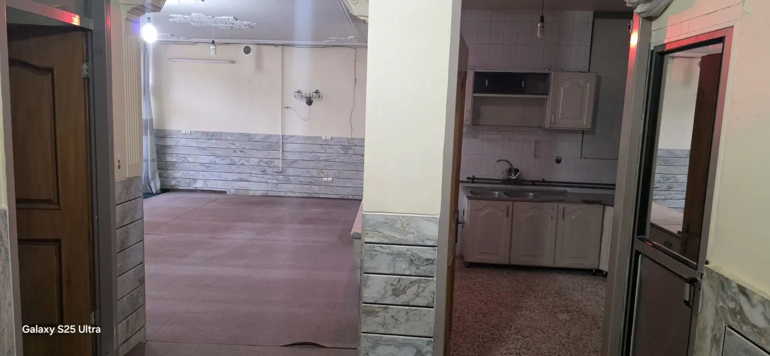 واحد مسکونی همکف حیاط دار درچه بر خیابان اصلی