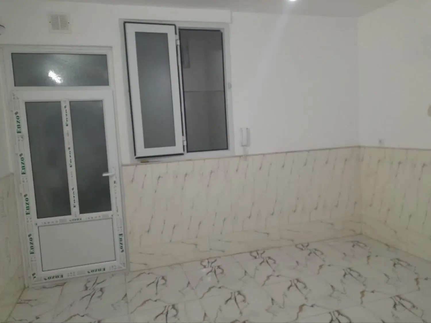 اجاره آپارتمان ۱ خوابه،جنب بوستان،راه جداگانه