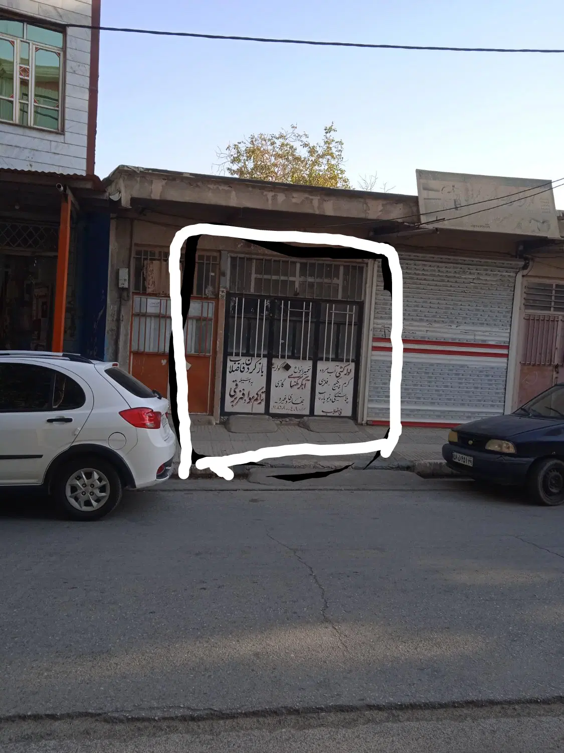 هرسین.مغازه پایینتر از مسجد صاحب الزمان.