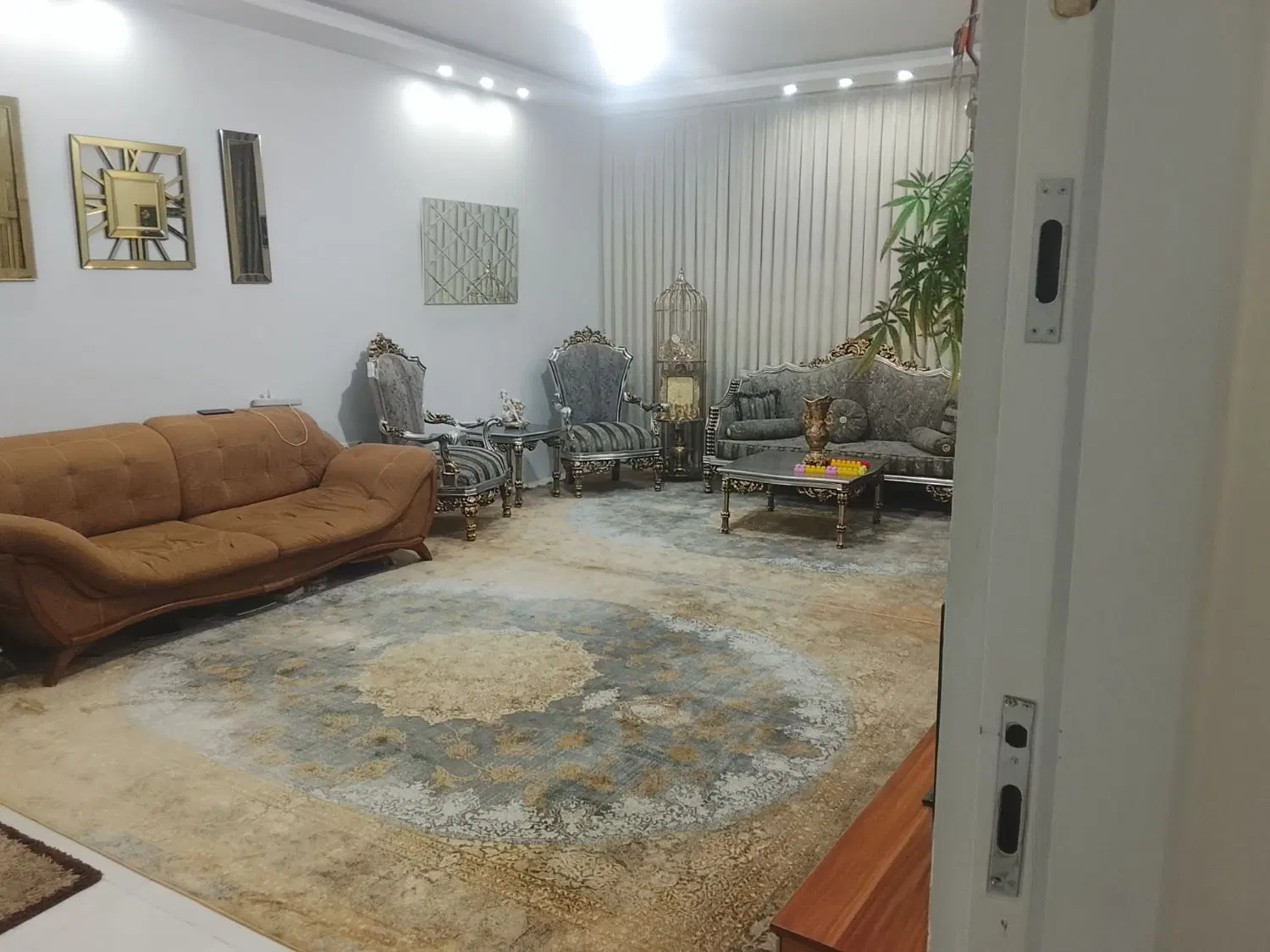 آپارتمان.نوساز.متراژ 95متر حاشیه 10متر سر عقب..نور