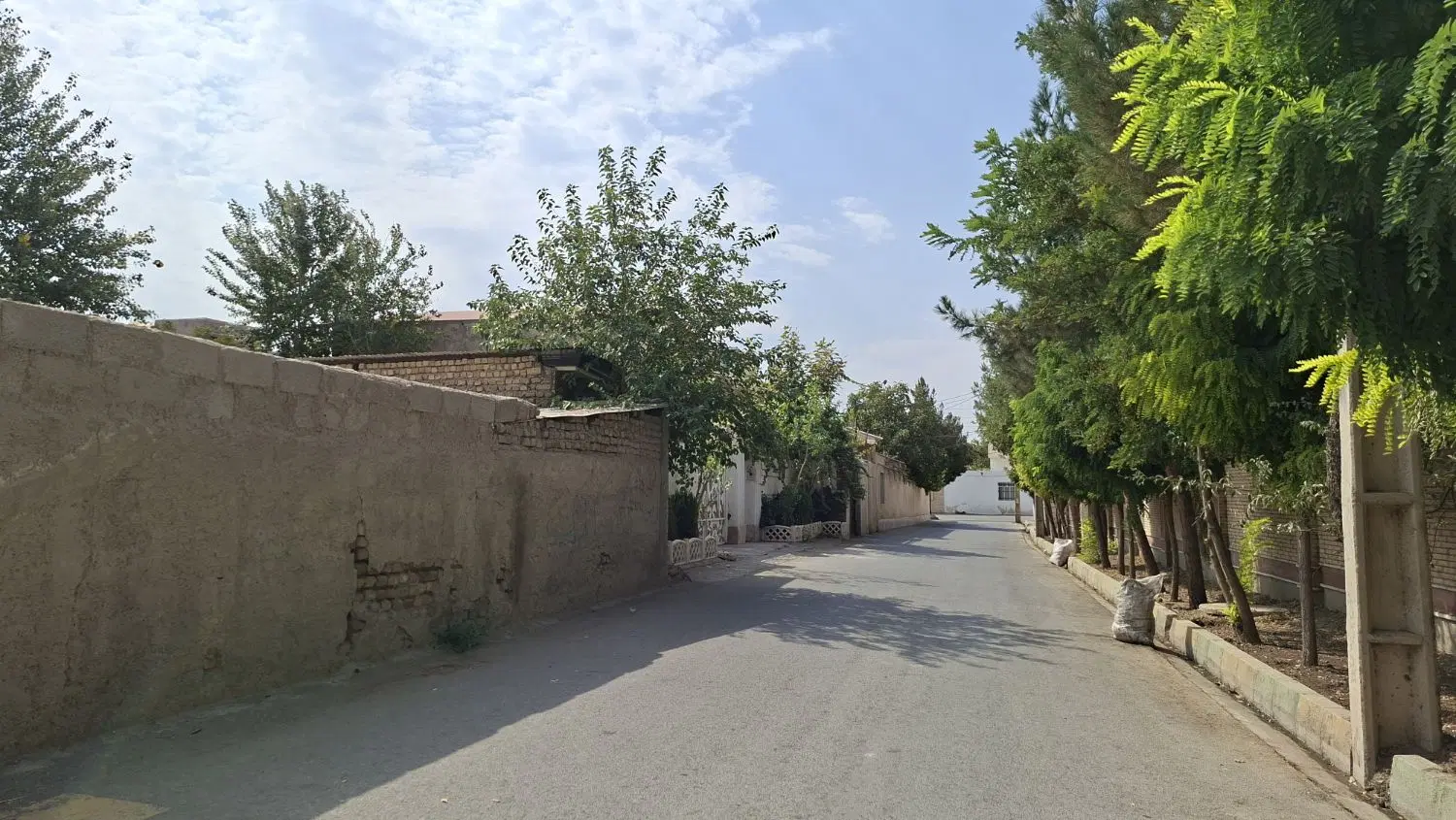 زمین داخل بافت ۲۹۰ متری