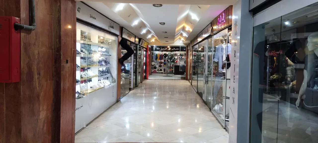 فروش یک واحد مغازه دو نبش در مجتمع تجاری لادن