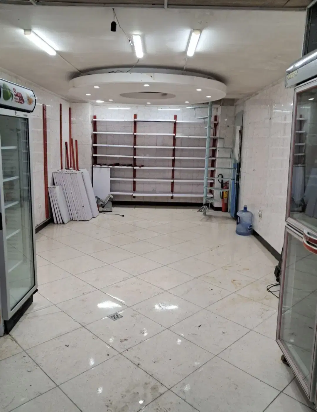 بلوار انقلاب  اجاره مغازه ۵۰ متر جهت سوپر مارکت