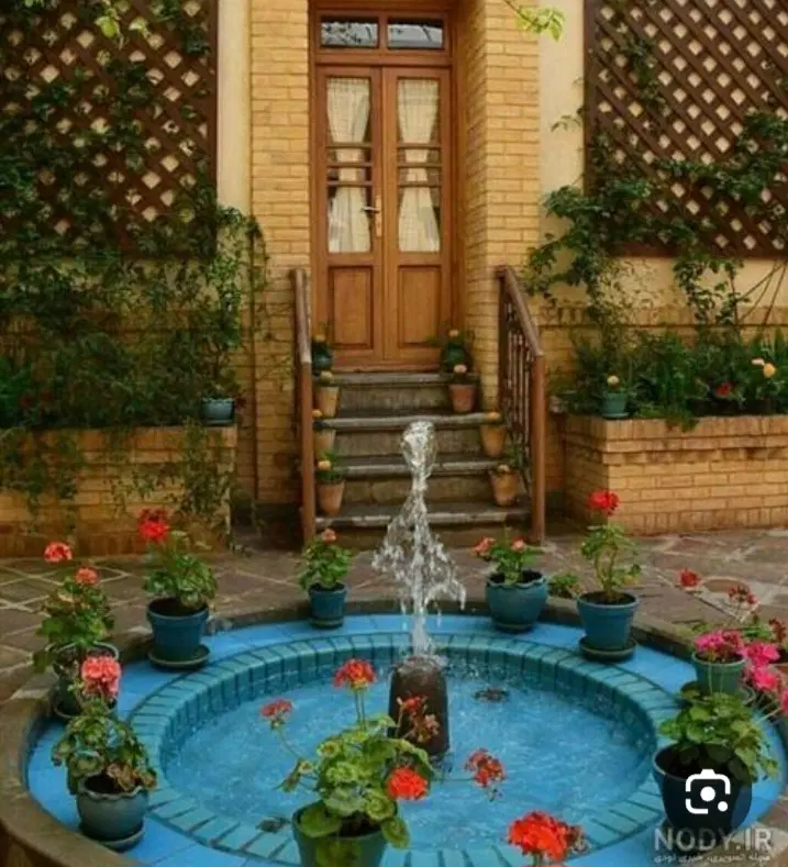 همخانه خانم میپذیرم