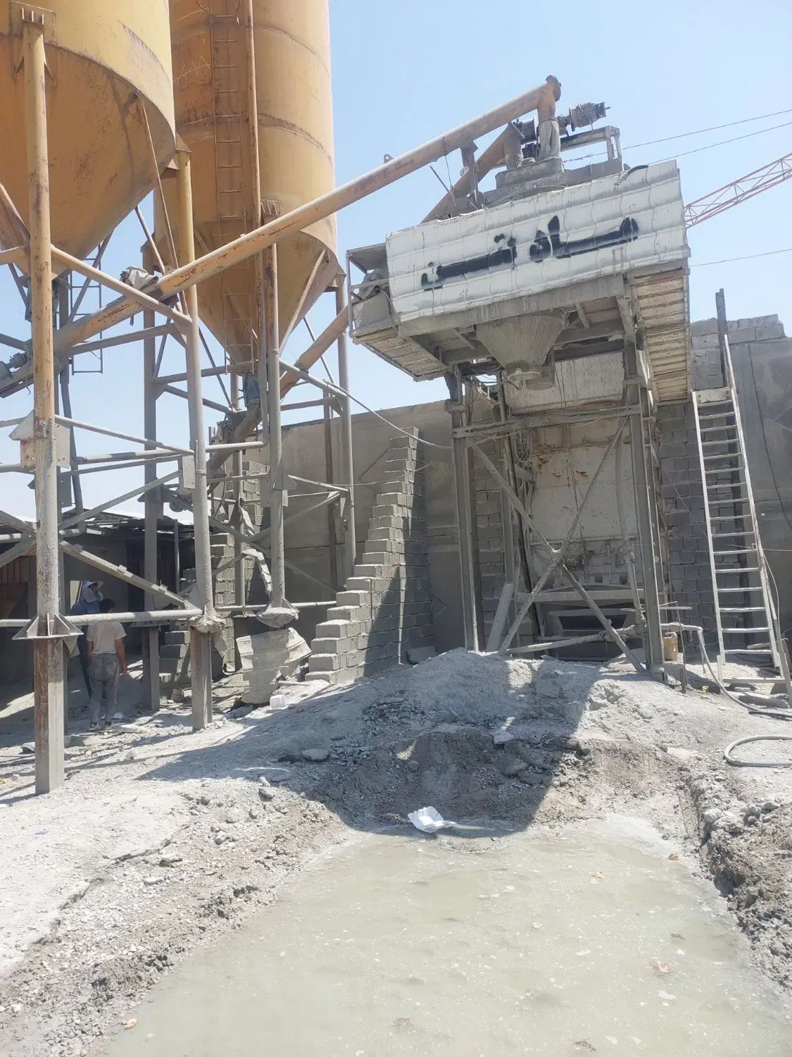 اجاره کارخانه بتن آماده  شرکت صنعتی بیستون  کامل