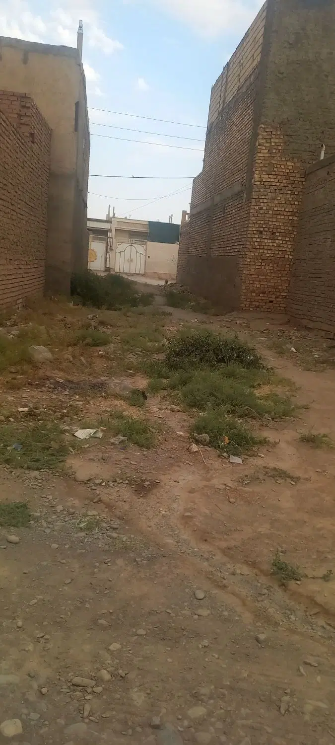 یک قطعه زمین مسکونی