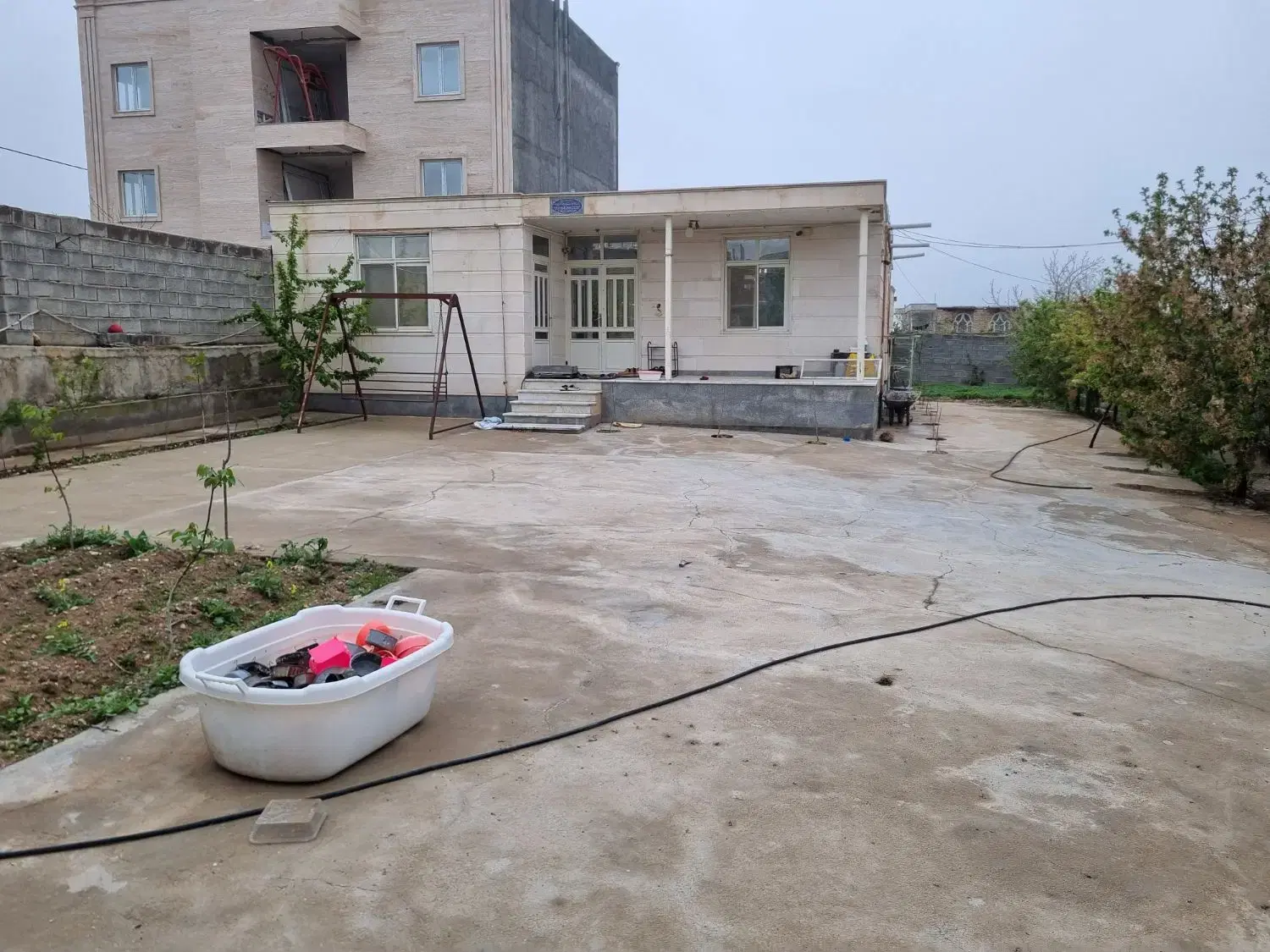 حیاط ویلایی ۱۰۰۰متر روستای حمزانلو
