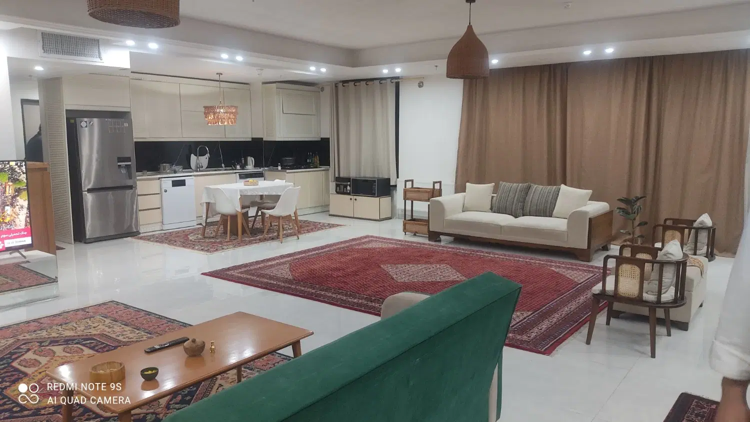 ۱۴۰ متر سه خوابه با پارکینگ  دو کله نورگیر