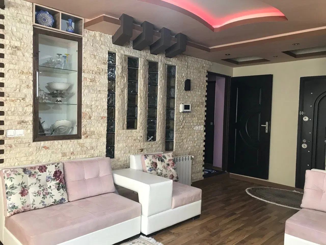 آپارتمان ۱۲۴ متری در شهرک نادری