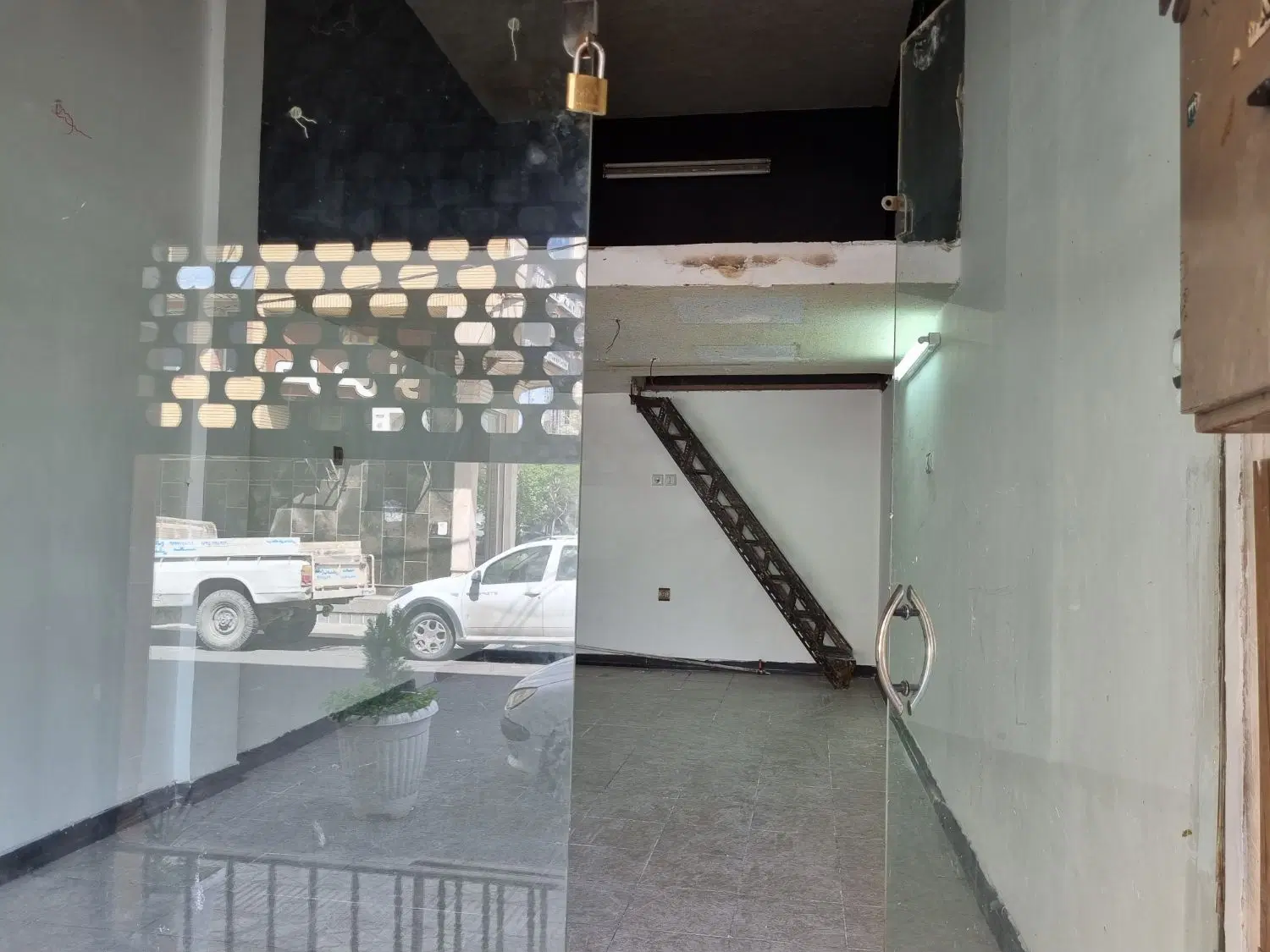 مغازه تجاری در زنبیل‌آباد