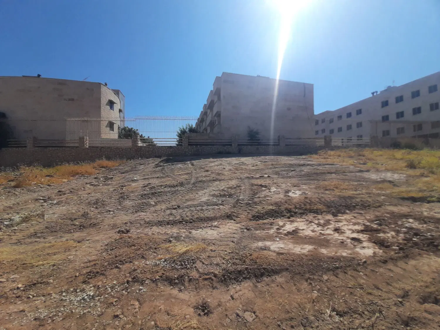 زمین مسکونی بلوار جنوبی حضرت امام (ره)