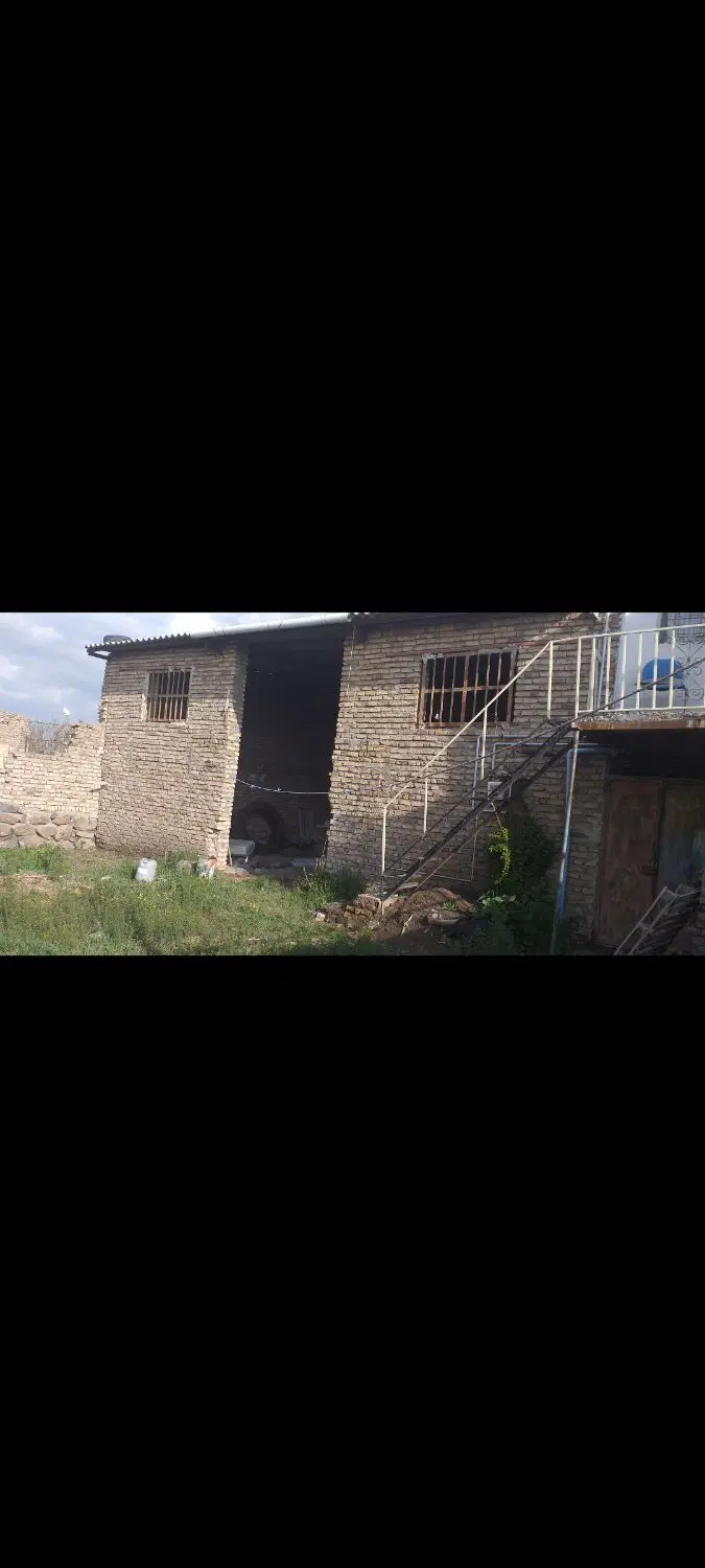 خانه باغ حدودا ۳۰۰متر سند تک برگ