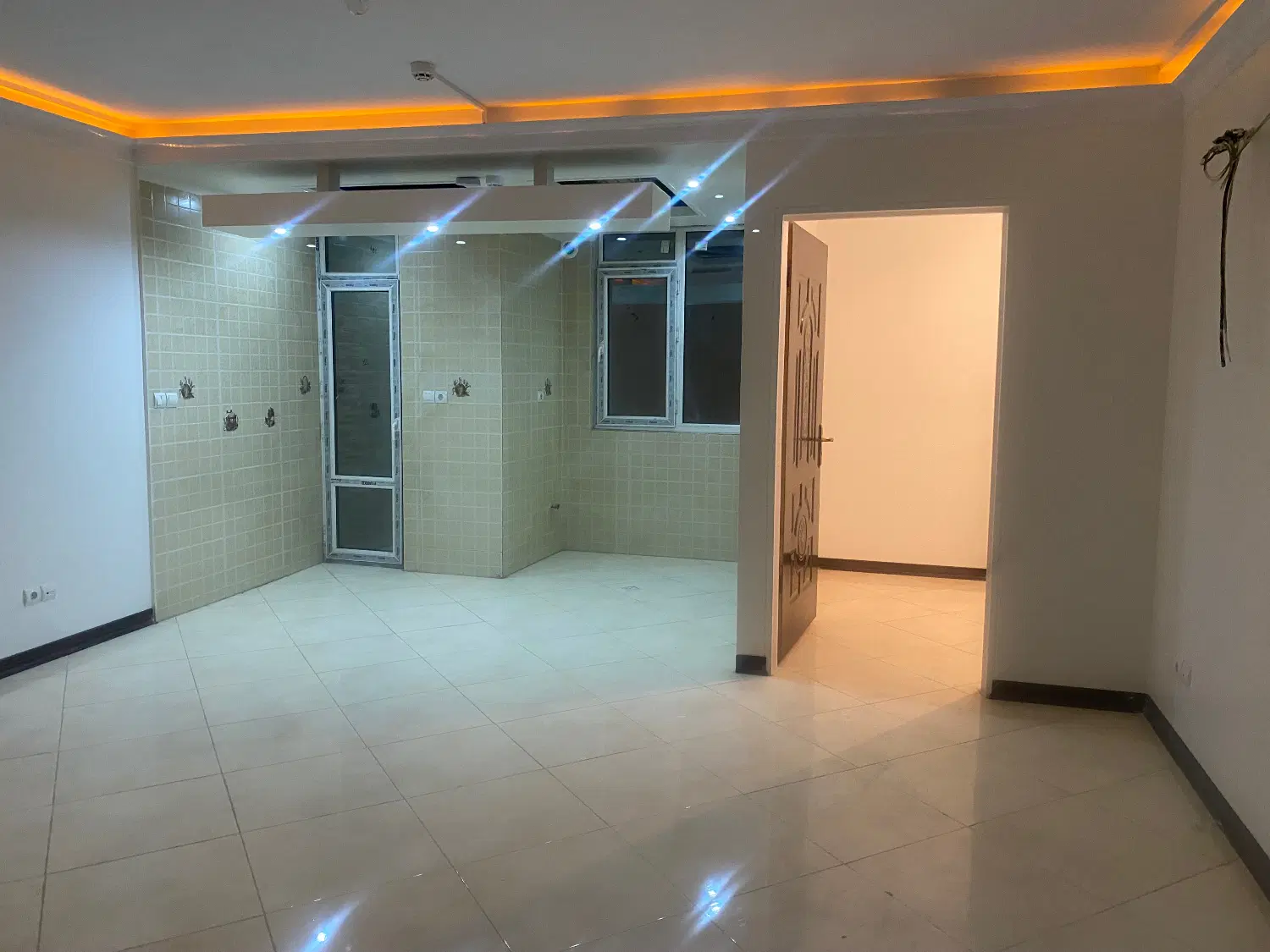 ۴۸متری کلیدنخورده با آسانسور