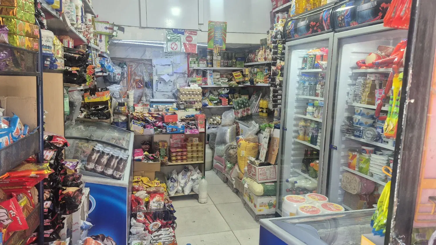 مغازه اجاره ای ۱۵متری بر علی ابن ابی طالب