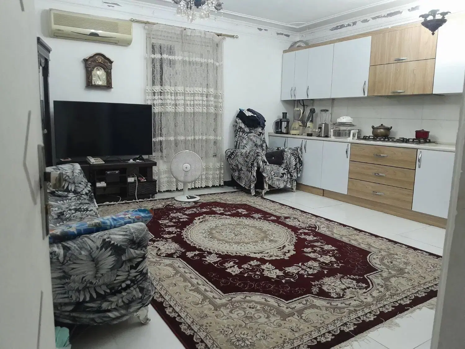 واحد۶۵متری طبقه دوم سند دار.۲قدمی سنگ فرش شهرداری