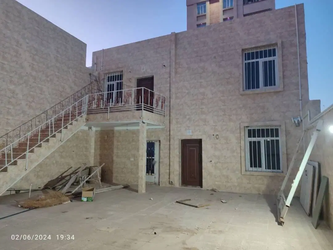ویلایی ۲۰۰ متری دو طبقه مناسب مشاغل و سکونت