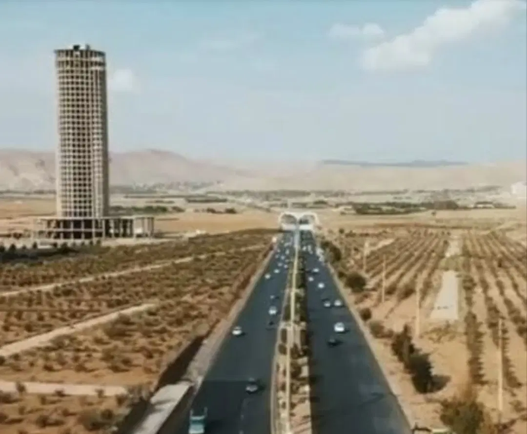 زمین صدرا مقابل هتل خلیج فارس