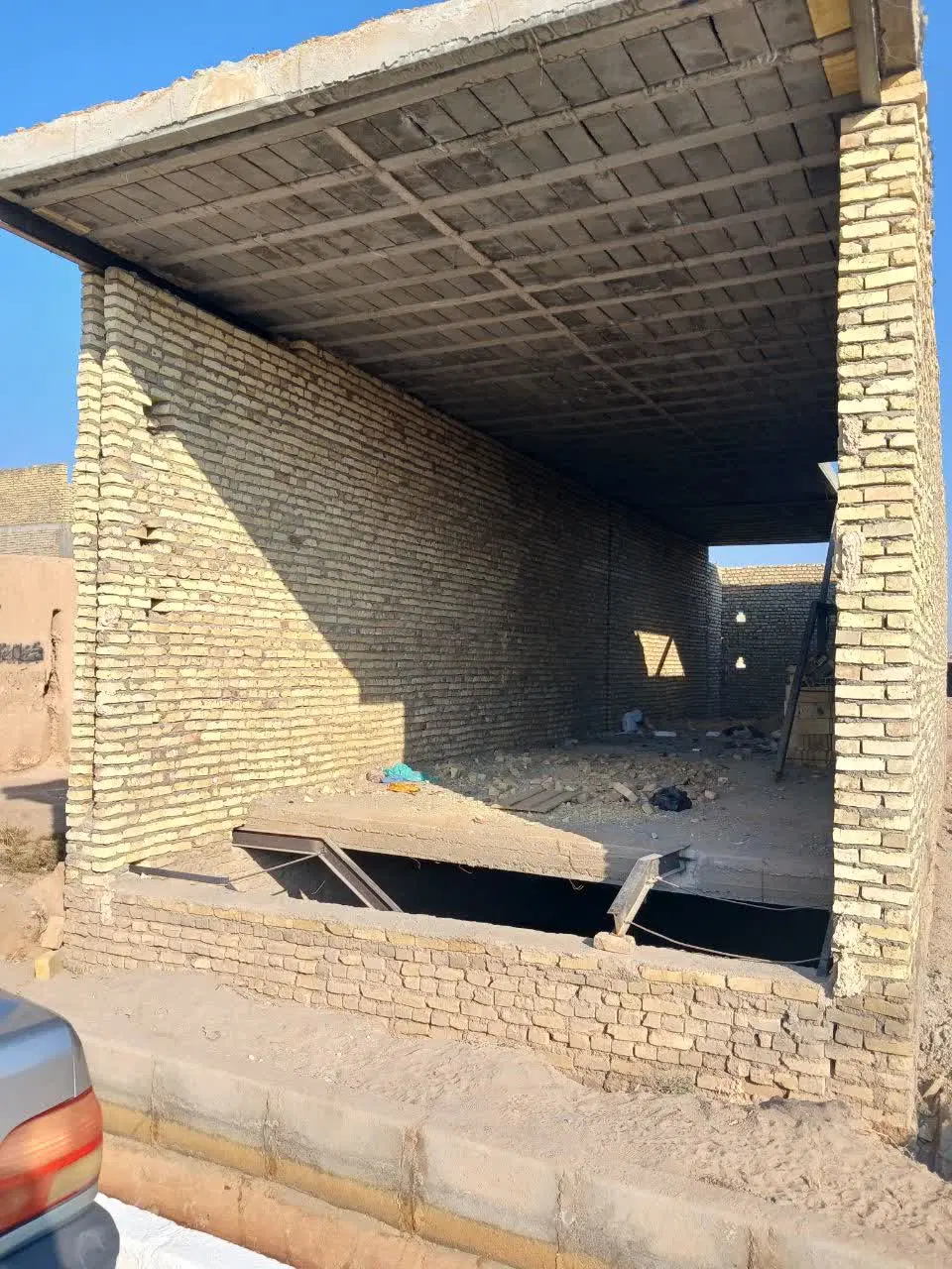 زمین پردیس ۲ پشت کاریزلند