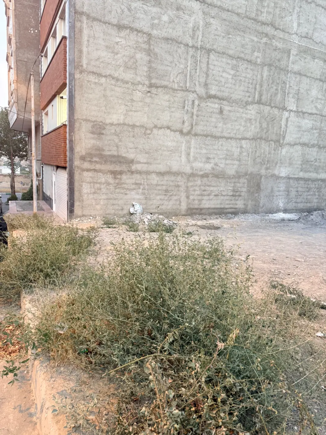 زمین مسکونی دو بر و سه طرف نور