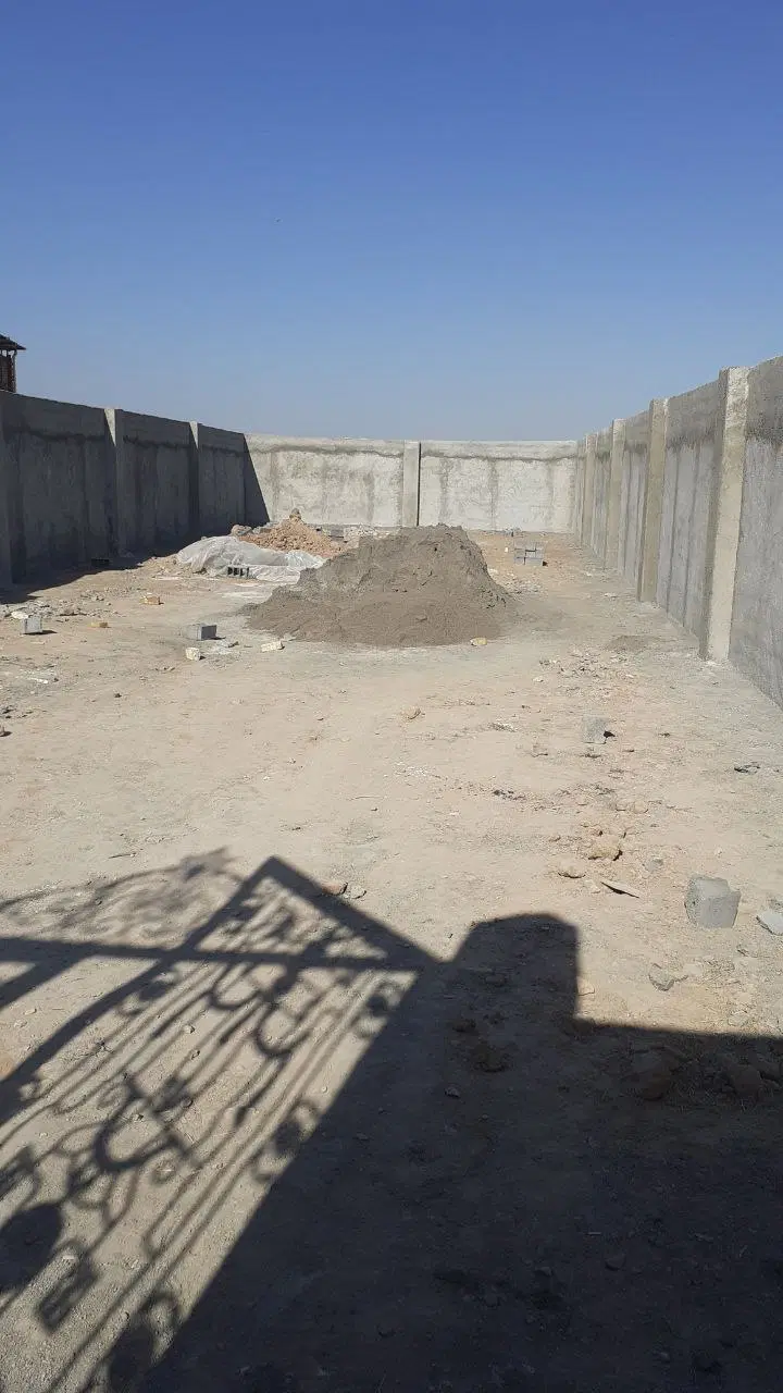 زمین چهار دیواری