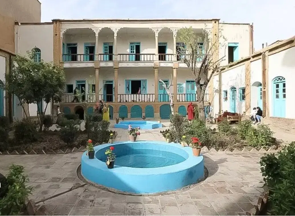 منزل ۴۷۰ متری قدیمی