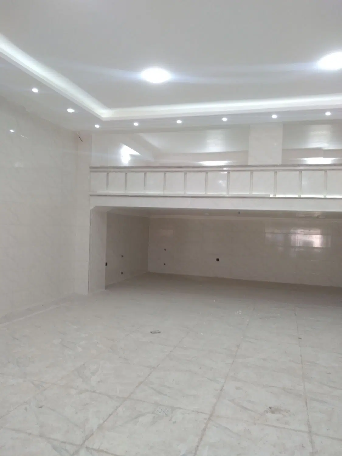 اجاره مغازه ۳۲۰ متری بر خیابان غفاری آذر