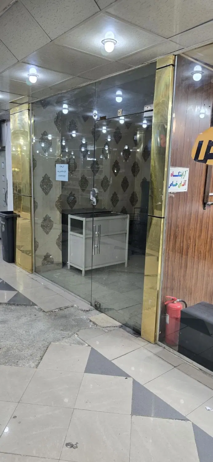 مغازه . 11 متری . رهن و اجاره. جنب مترو گلشهر